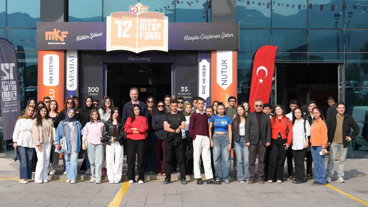 İnönü Üniversitesi Coğrafya Bölümü öğrencileri 12. Malatya Kitap Fuarı'nı gezdi