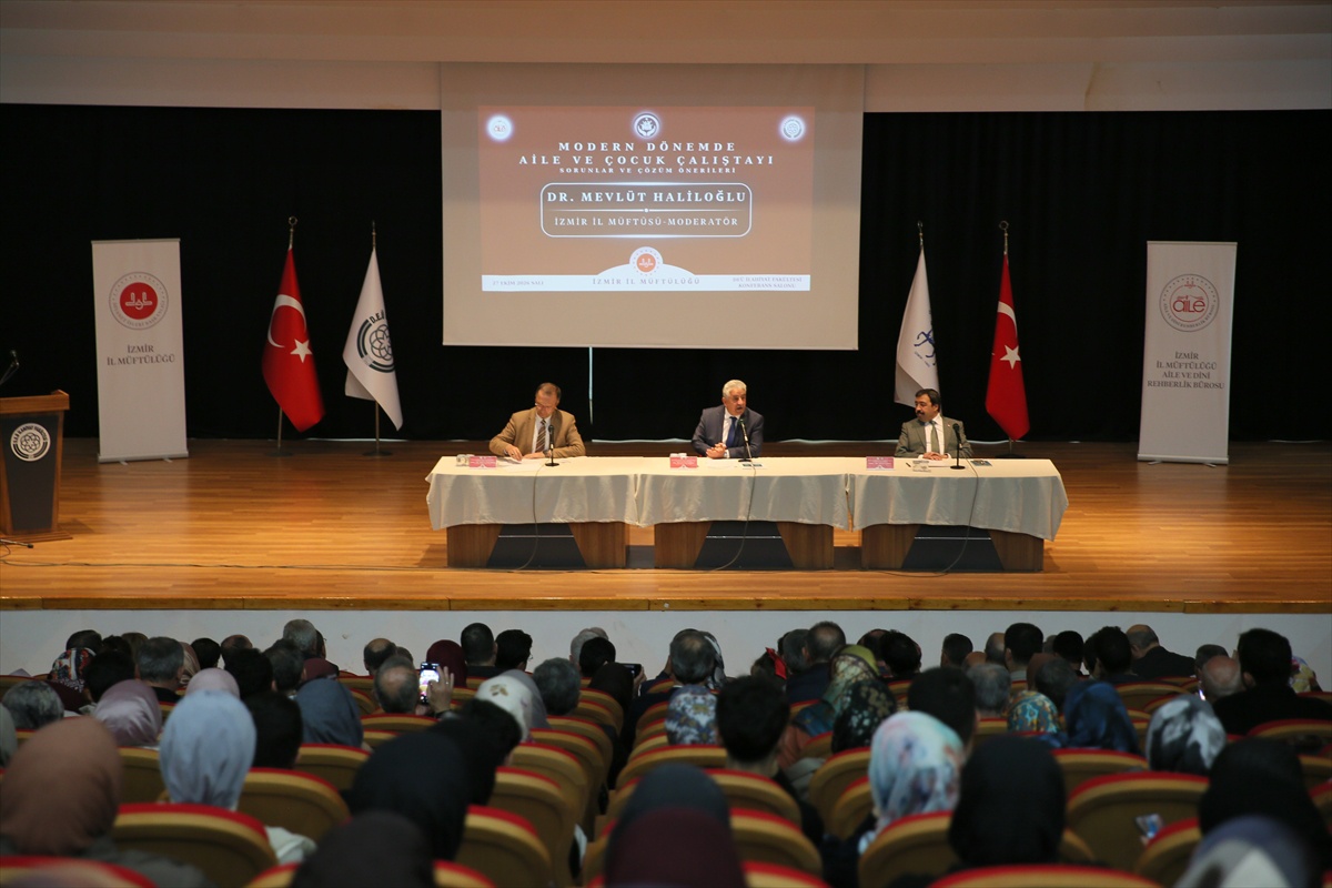 İzmir'de aile ve çocuk çalıştayında dijitalleşmenin aileye etkisi ele alındı