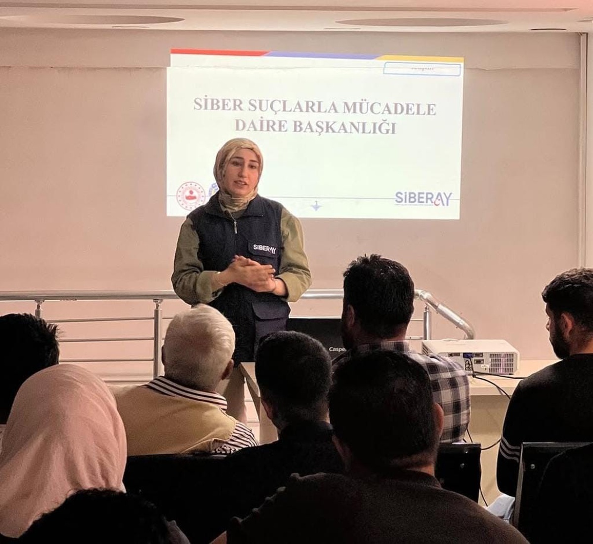 Kilis Emniyet Müdürlüğü, Göç İdaresi'nde yabancı uyruklulara siber güvenlik anlattı