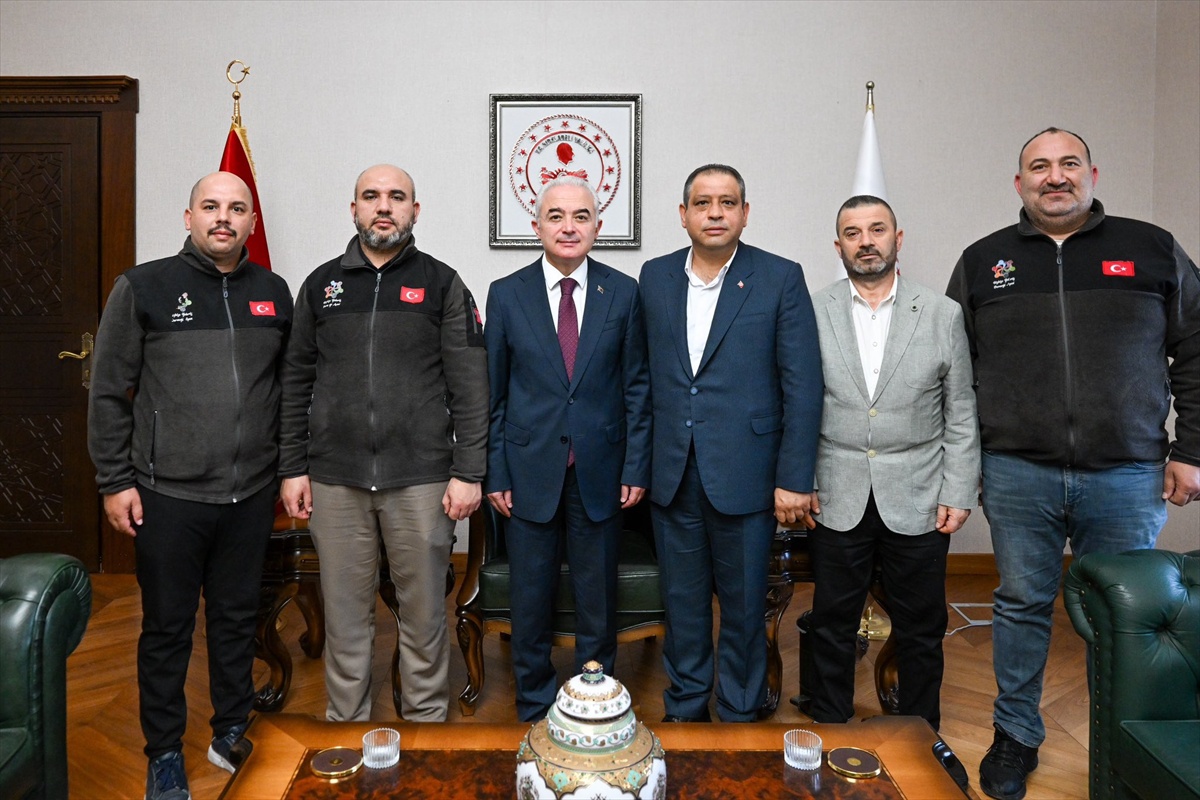 Kırklareli Valisi Turan, Lüleburgaz'daki yardım derneği yönetimini kabul etti