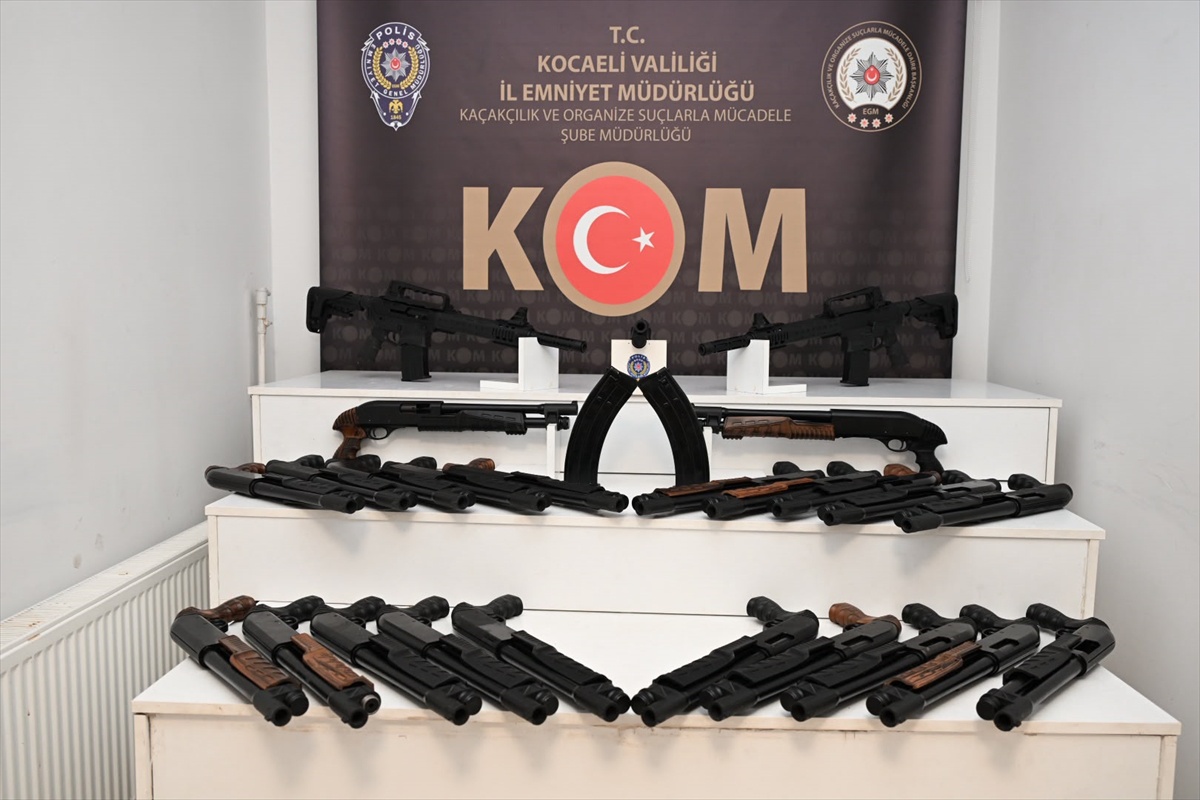Kocaeli'de operasyonda 25 yivsiz av tüfeği ele geçirildi, 2 zanlı gözaltına alındı