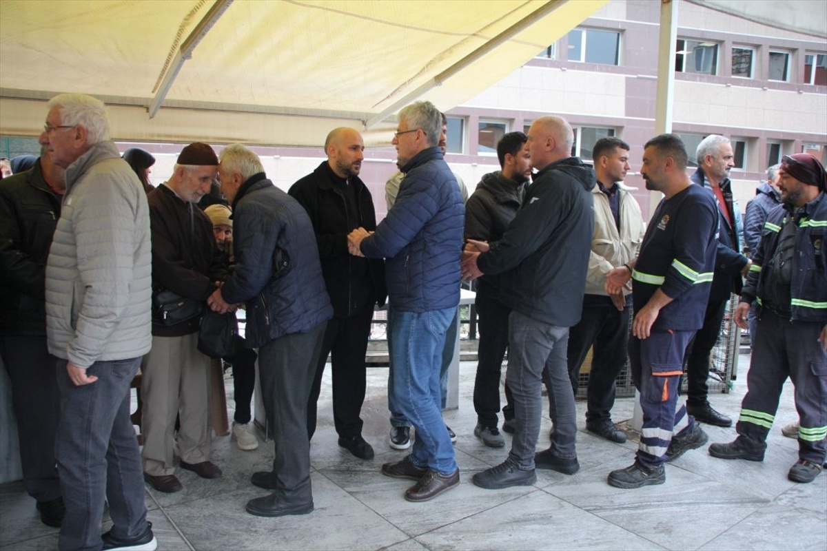 Kocaeli Gölcük'te kavgada öldürülen MHP'li Meclis Üyesi Murat Saral toprağa verildi