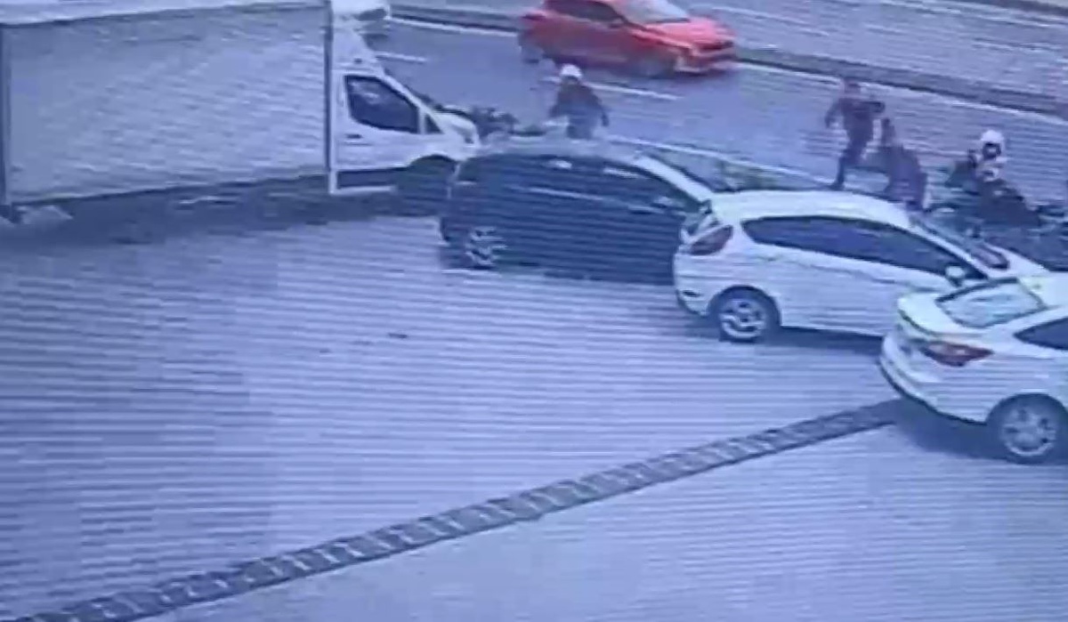 Küçükçekmece'de polisten kaçan şüphelinin üzerinden 33,6 gram uyuşturucu çıktı