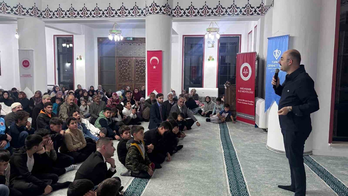 Malatya Doğanşehir'de aileler cami buluşmasında Rahman Camii'nde bir araya geldi