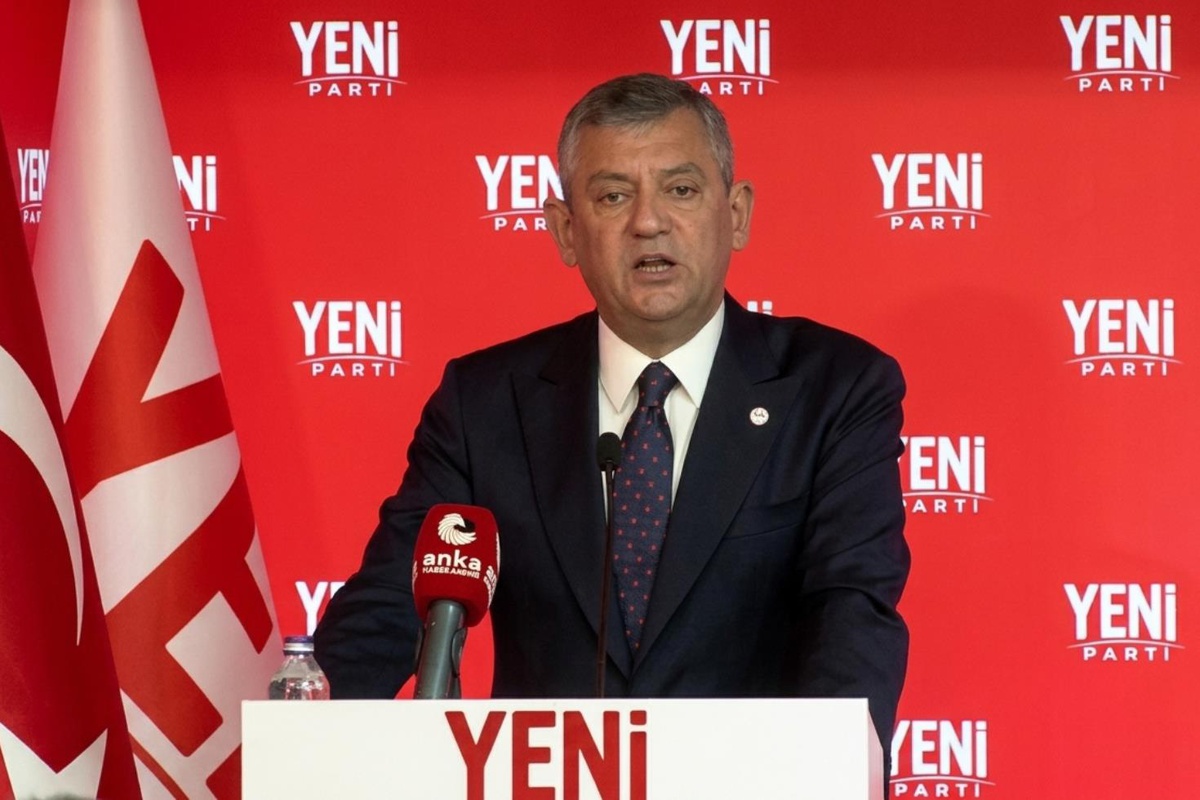 Özgür Özel'den belediye başkanının 86 yaşındaki babanın gözaltına alınmasına tepki
