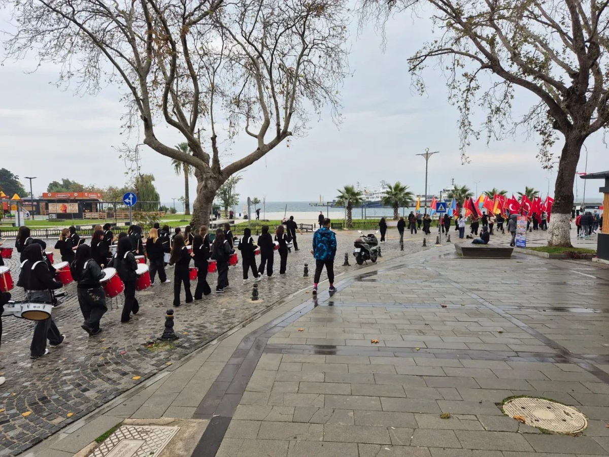 Sinop'ta 29 Ekim Cumhuriyet Bayramı'nın 103. yıl dönümü provasında öğrenciler yürüdü