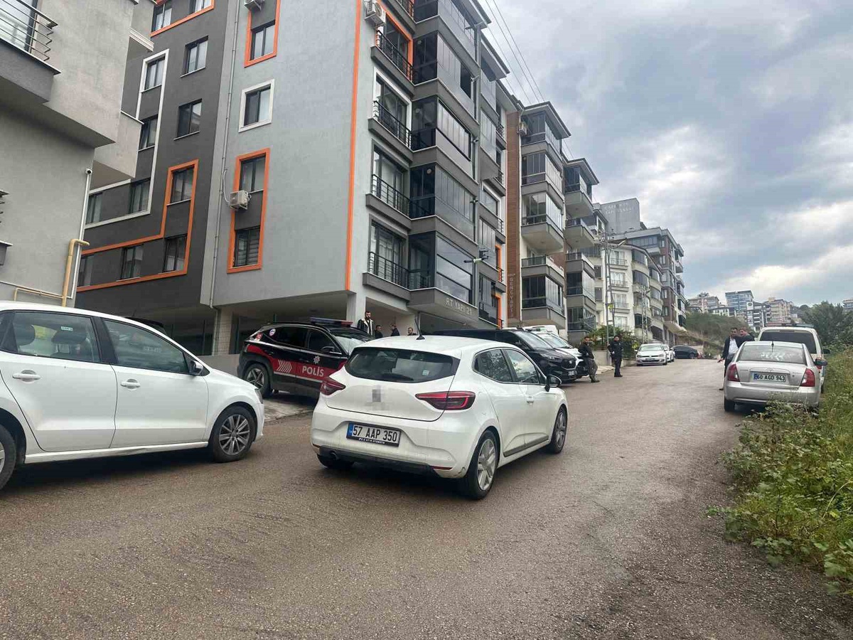 Sinop'ta yeni atanan genç polis memuru Zeytinlik Mahallesi'ndeki evinde ölü bulundu