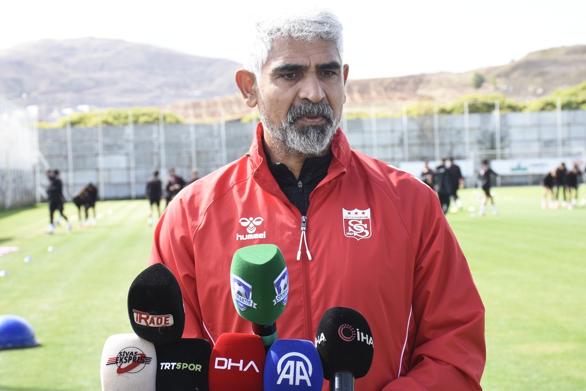 Sivasspor, teknik direktör İsmet Taşdemir ile karşılıklı anlaşarak yollarını ayırdı