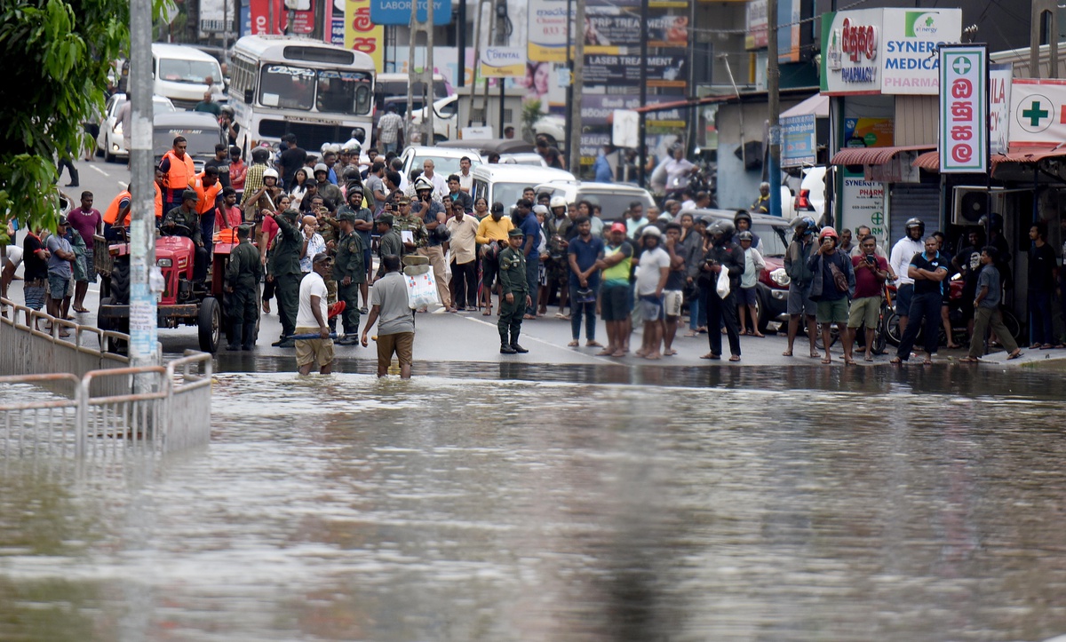 Sri Lanka'da olumsuz hava koşulları nedeniyle tüm okullarda eğitime ara verildi