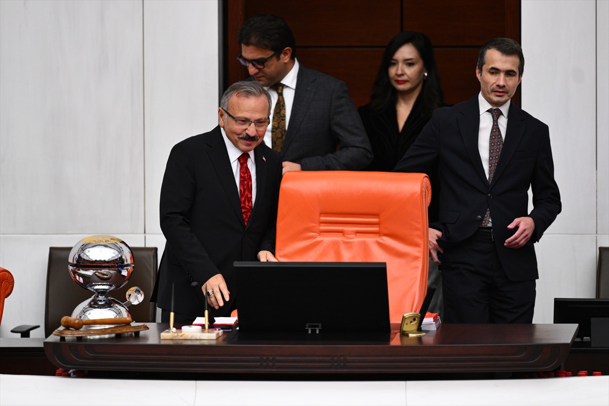 TBMM Genel Kurulu, Başkanlık Divanı oluşmayınca 3 Kasım Salı 15.00'e ertelendi
