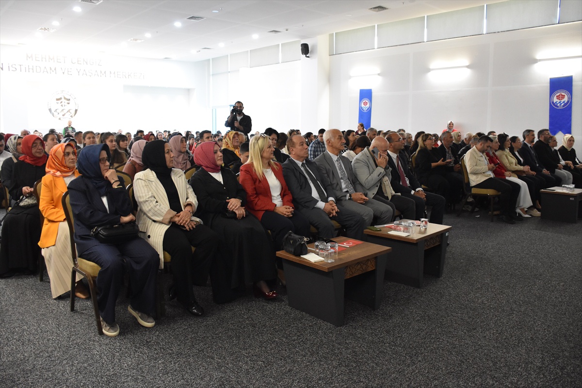 Trabzon'da özel gereksinimli 60 öğrenci Cumhuriyet balosunda gösteri sundu