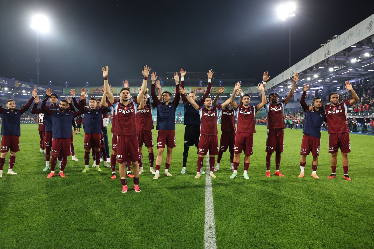 Trabzonspor, Rizespor'u 4-3 yendi; 25 yıl sonra 2-0 geriden deplasman maçını kazandı