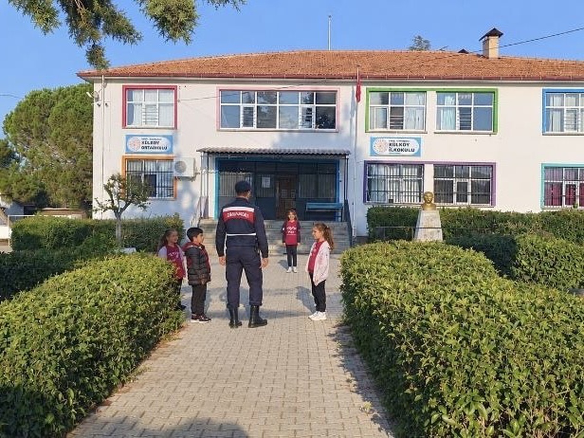 Uşak'ta okul çevresi denetimlerinde 1067 ekip ve 2665 personel görev aldı
