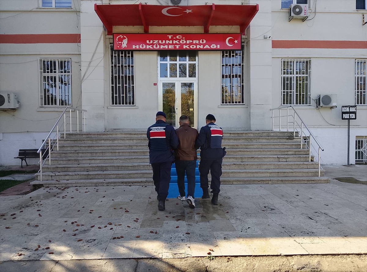 Uzunköprü'de 23 düzensiz göçmen yakalandı, bir sürücü tutuklandı