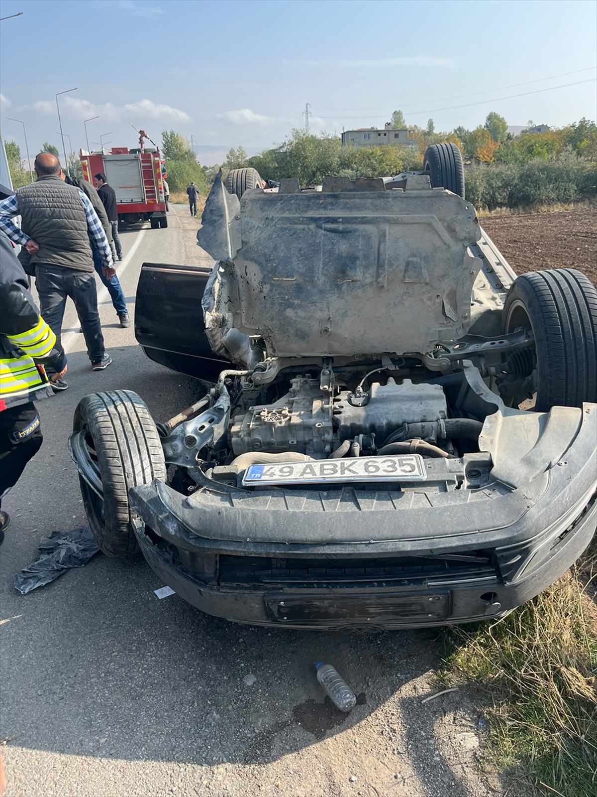 Van-Gevaş kara yolunda devrilen otomobilde 1'i çocuk 3 kişi yaralandı