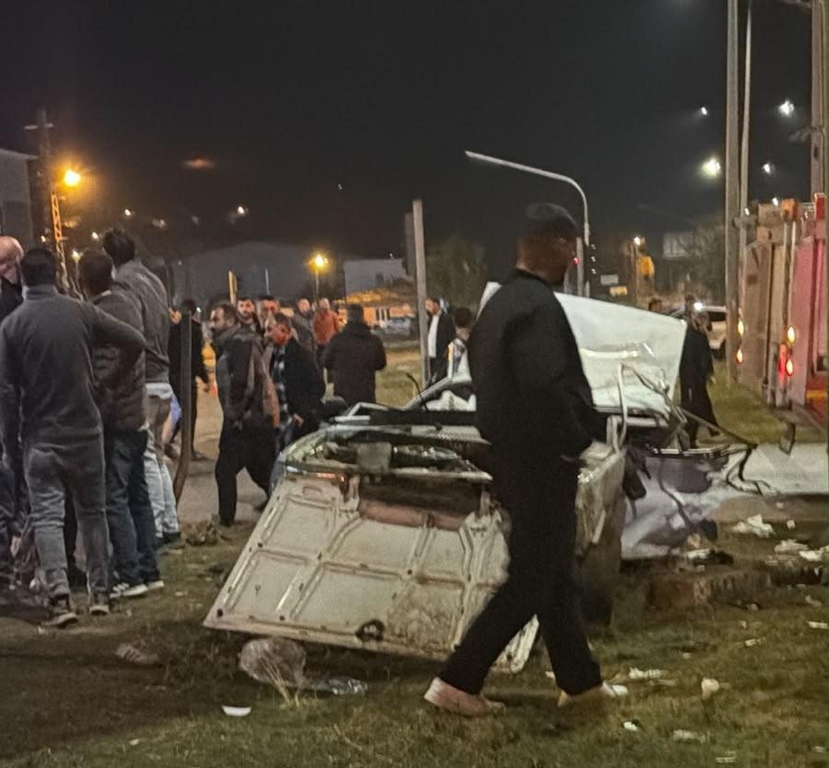 Van Gevaş'ta yakıt tankeri otomobille çarpıştı, 2'si ağır 5 yaralıdan 1'i öldü