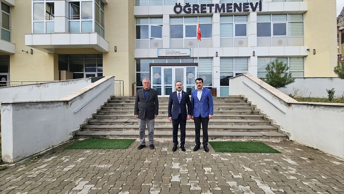 Yusufeli Kaymakamı Ahmet Tan, taşınma sonrası öğretmenevini yerinde inceledi