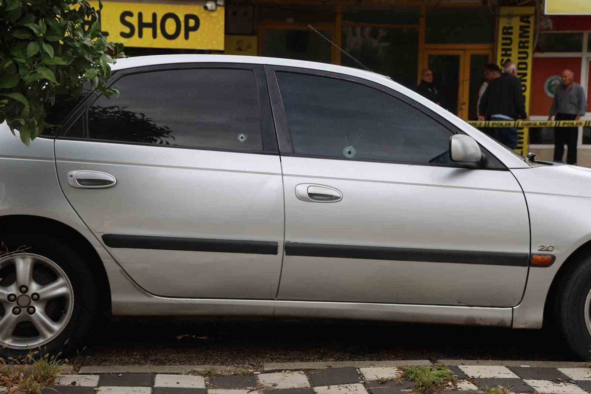 Adana Kozan'da tekel bayisine motosikletli 2 kişi tabancayla ateş açtı