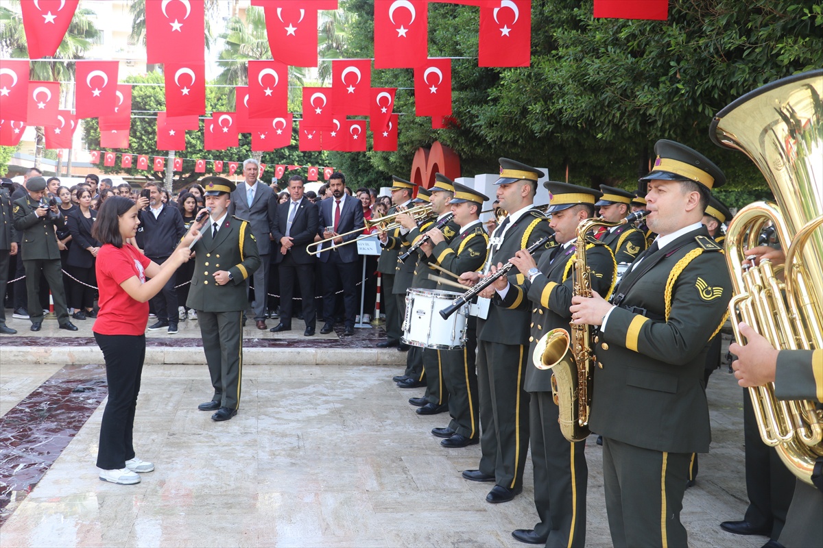 Adana, Mersin, Hatay ve Osmaniye'de Cumhuriyet'in 103. yıl törenlerine çelenk sunuldu