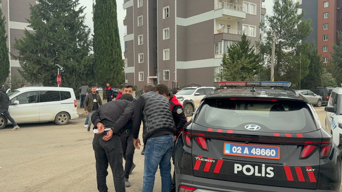 Adıyaman'da konut sitesindeki kavgada 1 kişi yaralandı, 5 şüpheli gözaltına alındı
