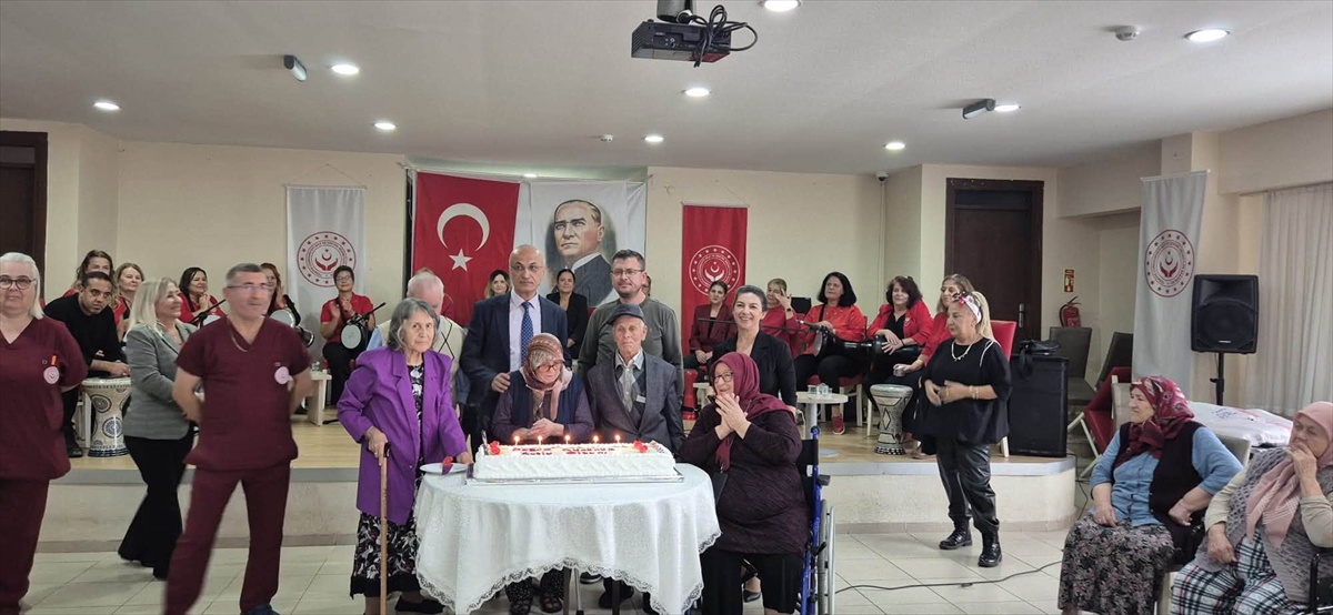 AK Partili Fatma Aksal, İpsala İbriktepe'de doğal gaz hattı çalışmalarını inceledi
