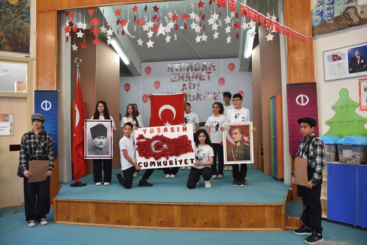 Anadolu Üniversitesi İÇEM'de Cumhuriyet'in 103. yılı gösterilerle kutlandı