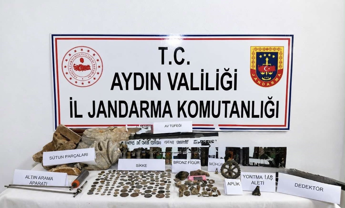 Aydın Karacasu'da jandarmanın operasyonunda 157 sikke ele geçirildi