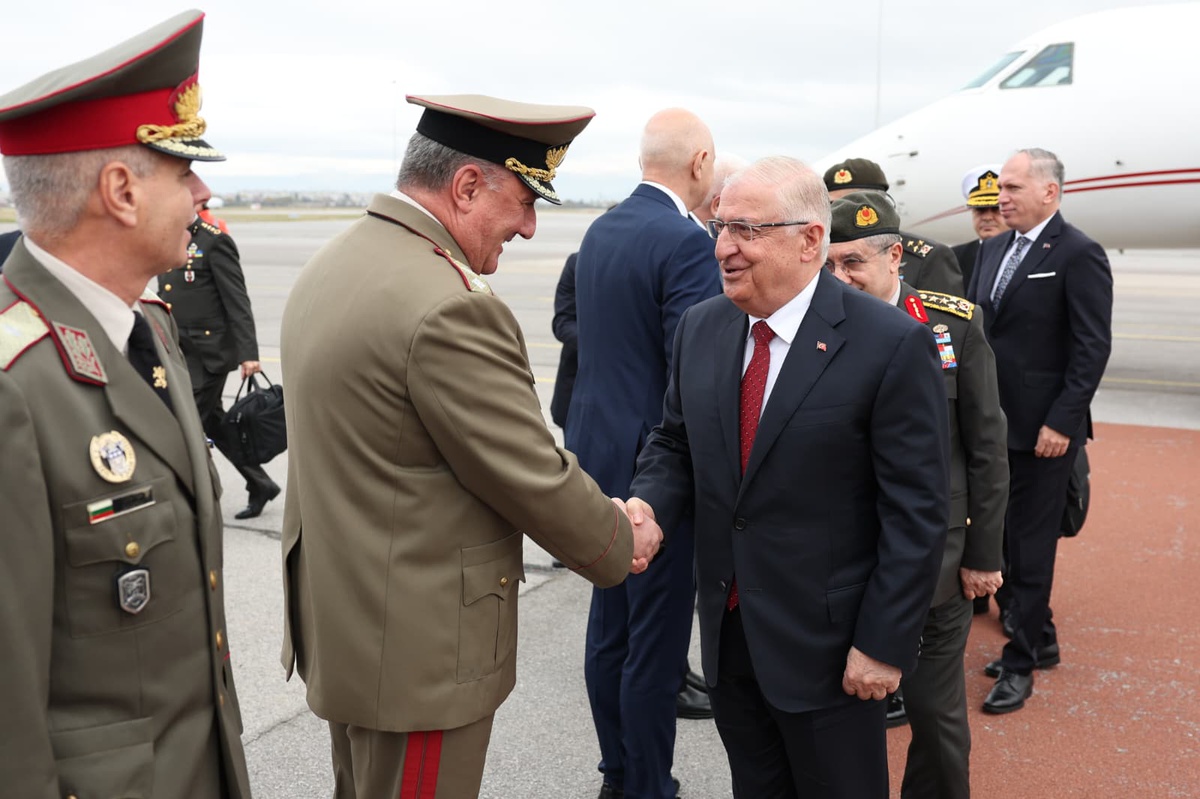 Bakan Güler ve Orgeneral Bayraktaroğlu, Üçlü Toplantı için Bulgaristan'a gitti