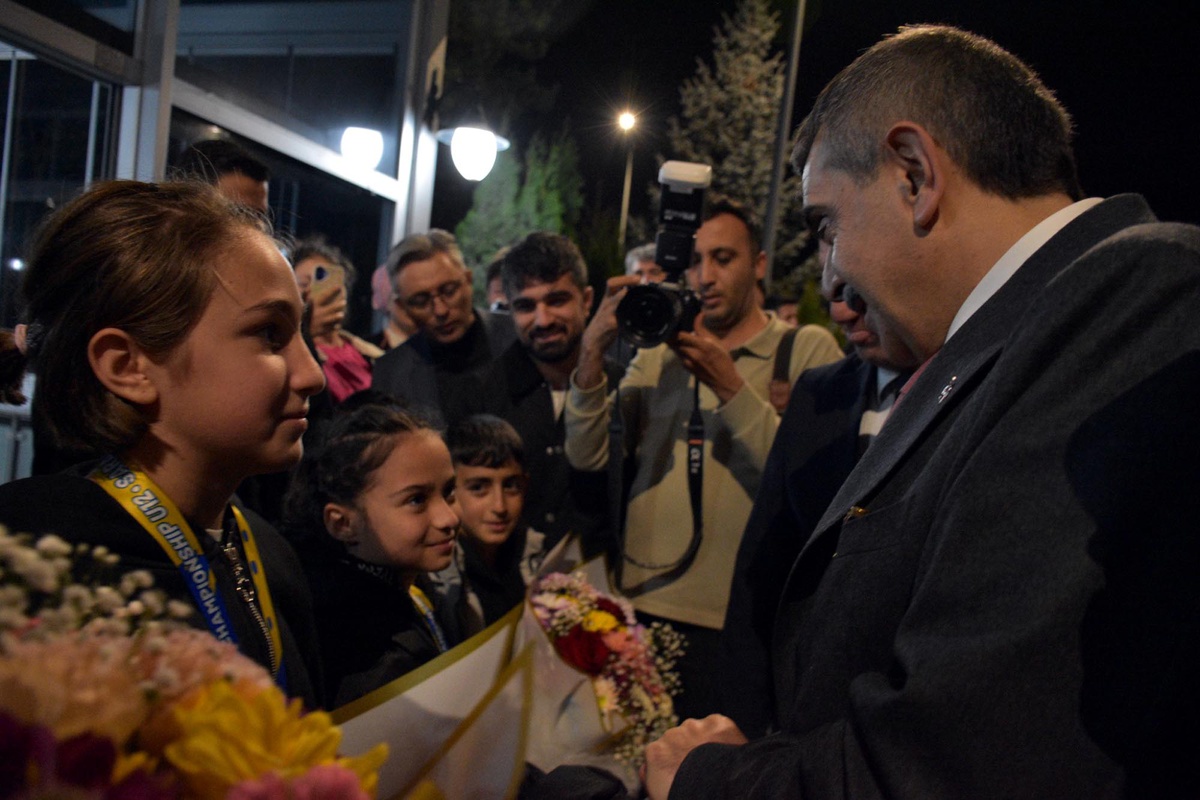 Bakan Tekin, Balkan Judo Şampiyonası'nda altın alan iki Erzurumlu sporcuyu karşıladı