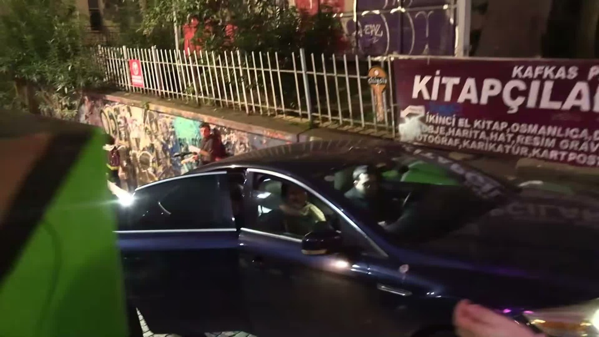 Bakan ziyareti öncesi pankart gerekçesiyle tutuklanan iki üniversiteli tahliye edildi