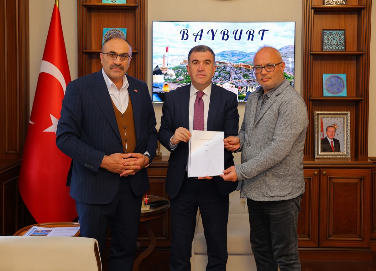 Bayburt'ta 4 köyün petrol potansiyeline ilişkin teknik rapor Vali Eldivan'a sunuldu