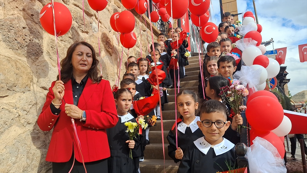 Beypazarı'nda Cumhuriyet Bayramı'nın 103. yıl dönümü etkinlikleri yürüyüşle başladı