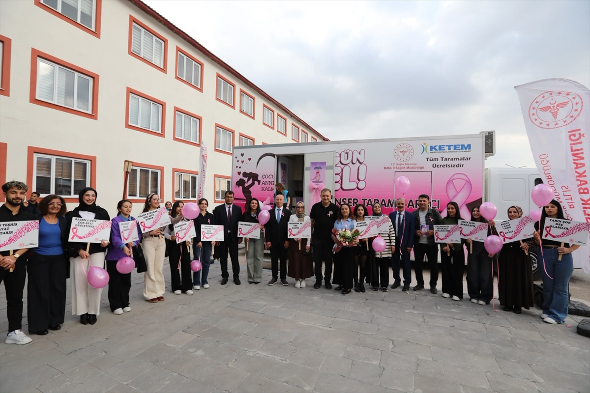 Bitlis Eren Üniversitesi'nde meme kanserinde erken teşhisin önemi anlatıldı