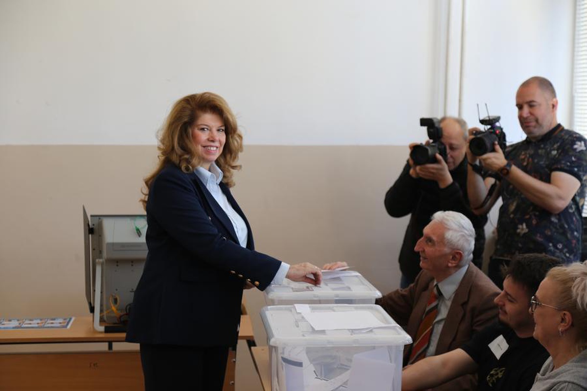 Bulgaristan'da cumhurbaşkanlığı seçimi ikinci tura kaldı, Yotova ile Gyurov yarışacak