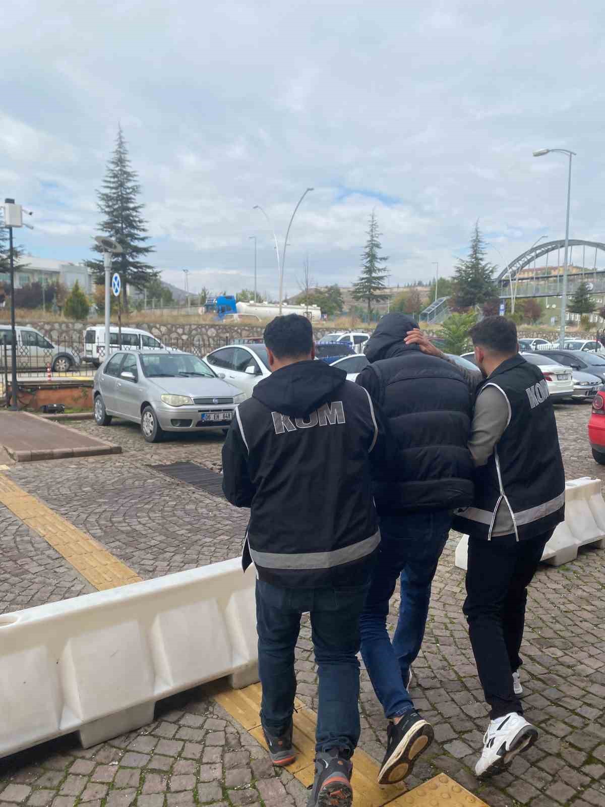 Çankırı'da KOM 46 yıl hapis cezasıyla aranan hükümlüyü metruk binada yakaladı
