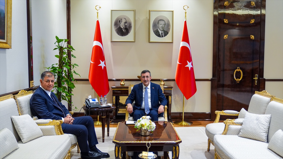 Cumhurbaşkanı Yardımcısı Yılmaz İzmir Büyükşehir Belediye Başkanı Tugay'ı kabul etti