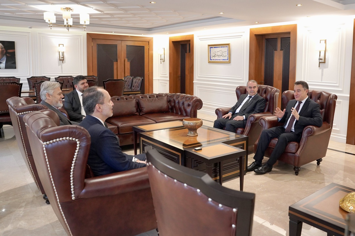 DEVA lideri Babacan, Yeniden Refah Partisi lideri Erbakan'ı ziyaret etti.