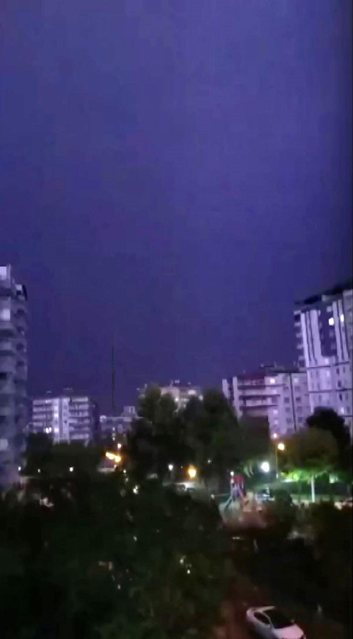 Diyarbakır Kayapınar'da iki apartmana yıldırım isabet etti, ölü ya da yaralı yok