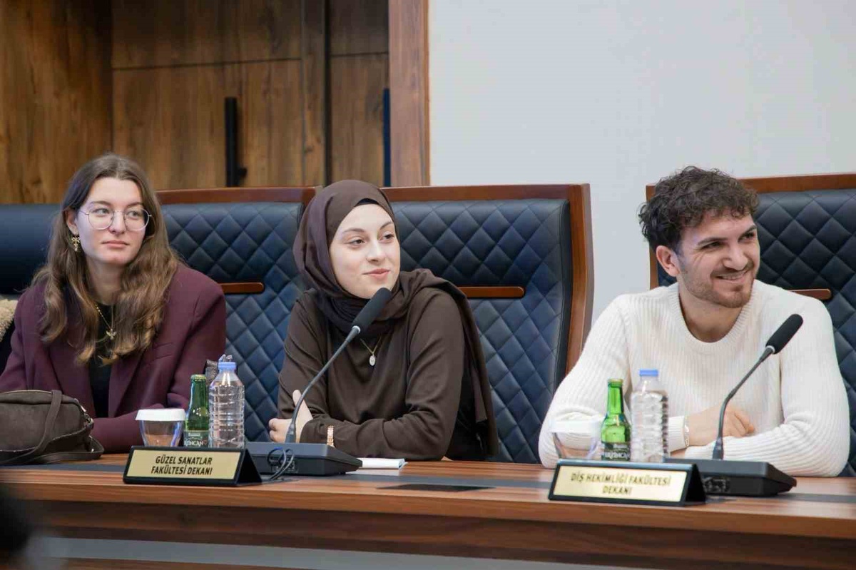 EBYÜ Rektörü Kuyrukluyıldız, Senato Salonu'nda öğrenci temsilcilerini dinledi