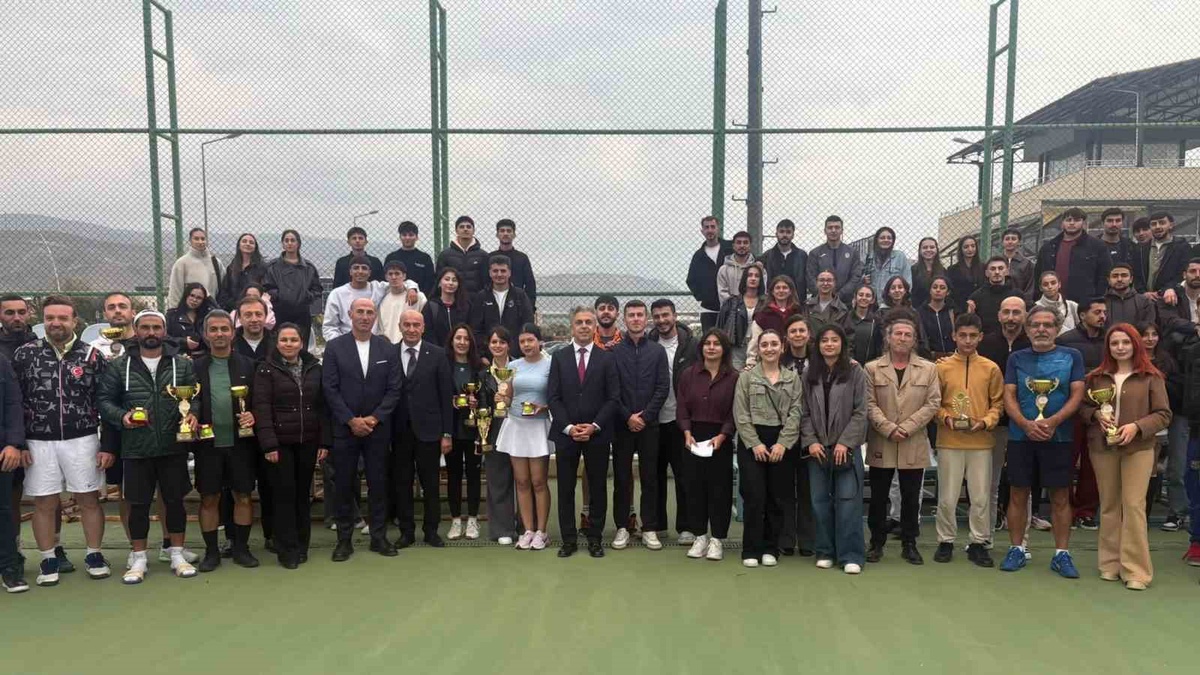 EBYÜ Spor Kulübü, Cumhuriyet Bayramı'nın 103. yılını tenis turnuvasıyla kutladı