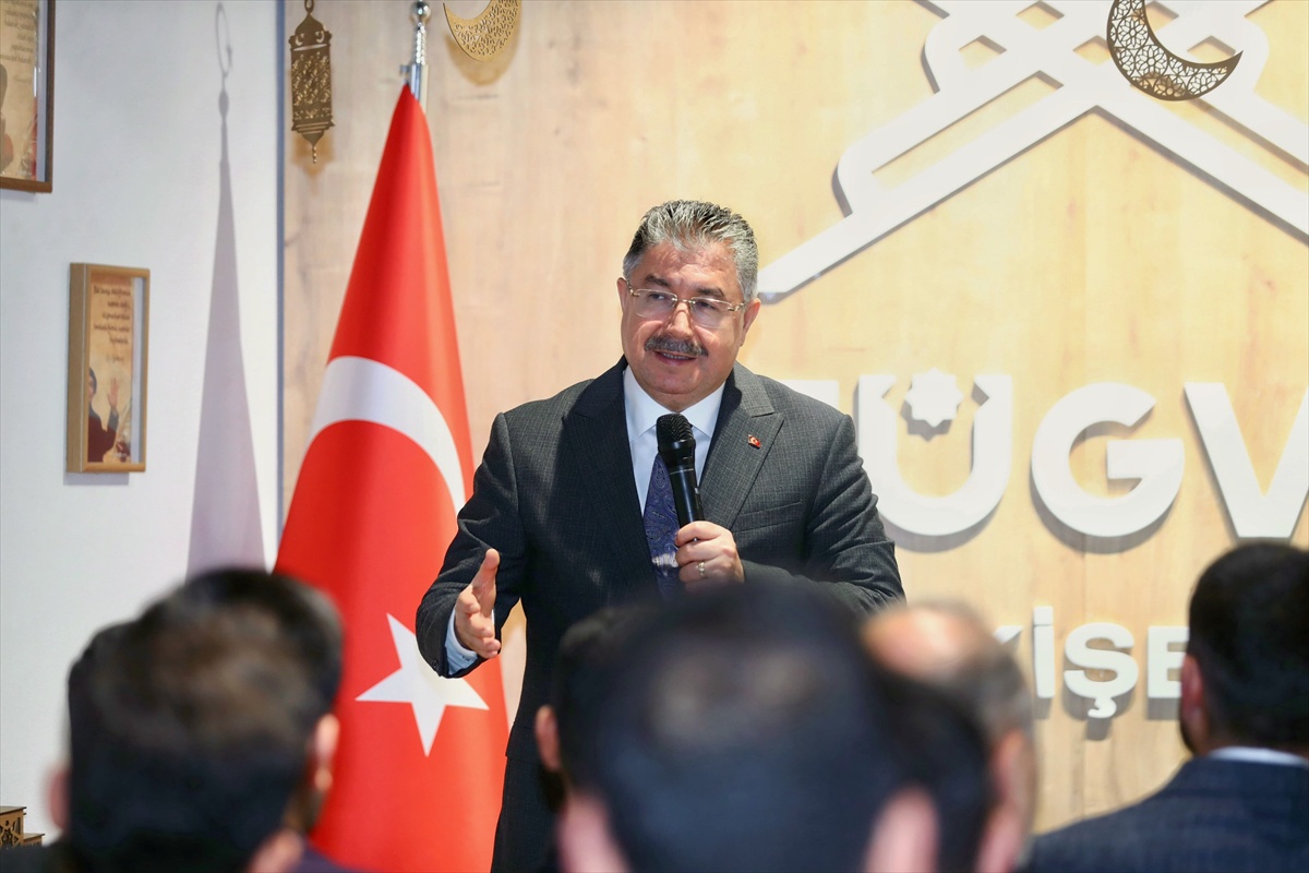 Eskişehir Valisi Erdinç Yılmaz, TÜGVA ziyaretinde gençlerin sorularını yanıtladı