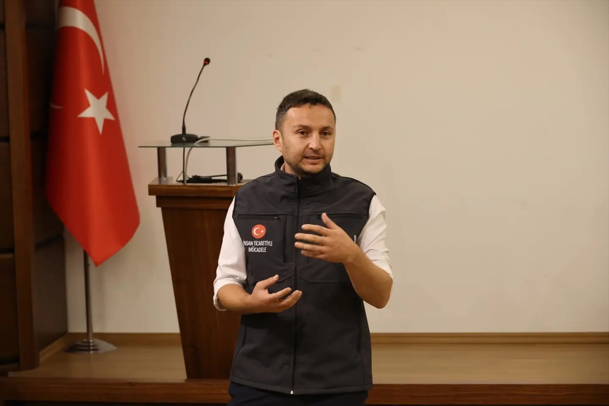 Gerede'de işverenler yabancıların ikamet ve çalışma izinleri hakkında bilgilendirildi