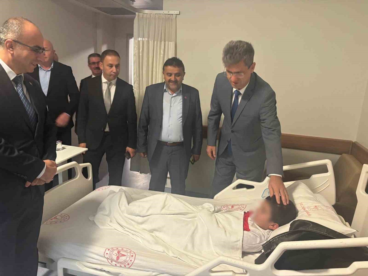 Görele'de öğrenci servisi ile otomobil çarpıştı, servisteki 5 öğrenci hafif yaralandı