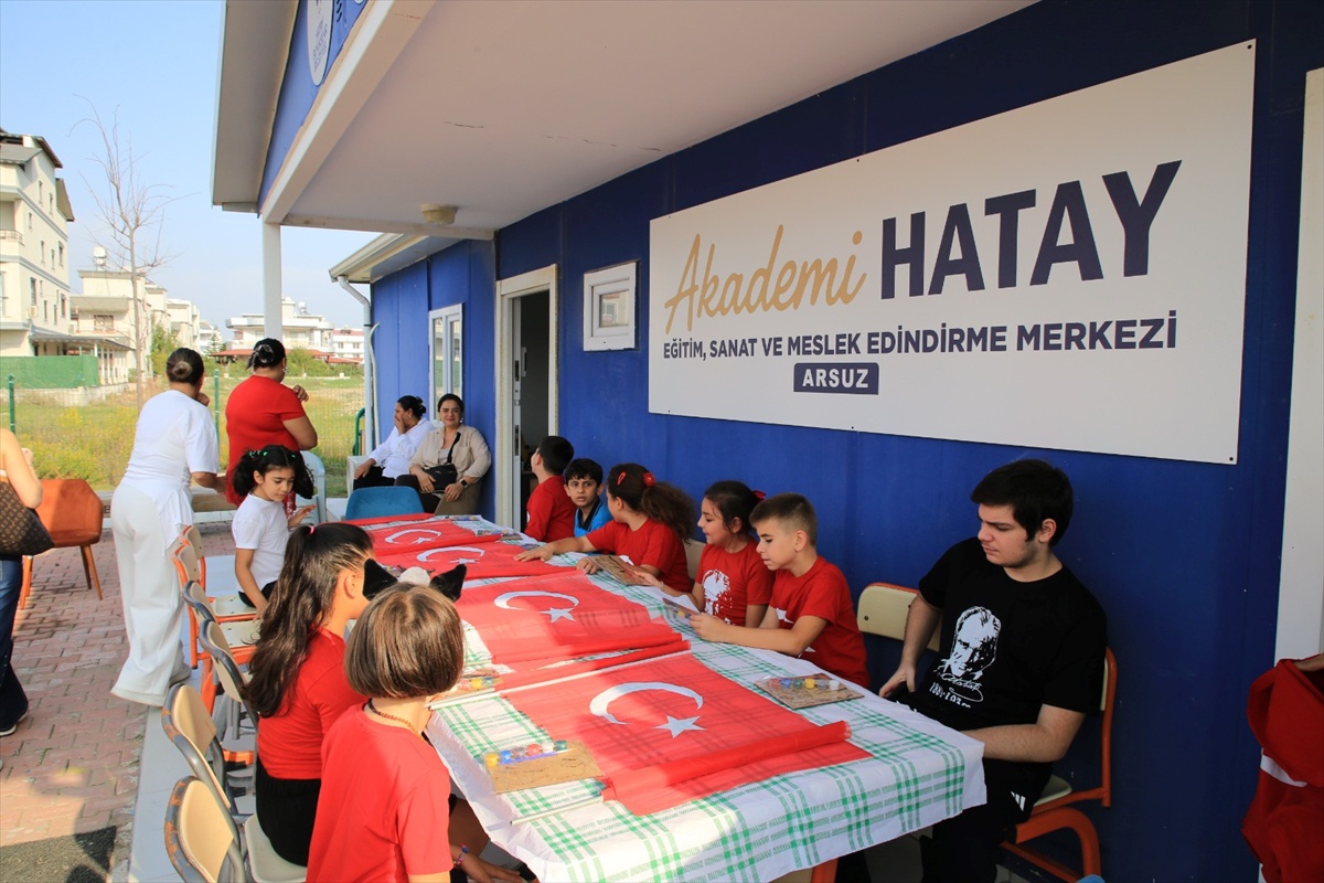 Hatay Büyükşehir Belediyesi 29 Ekim'de çocuklara boyama ve kömbe etkinliği düzenledi