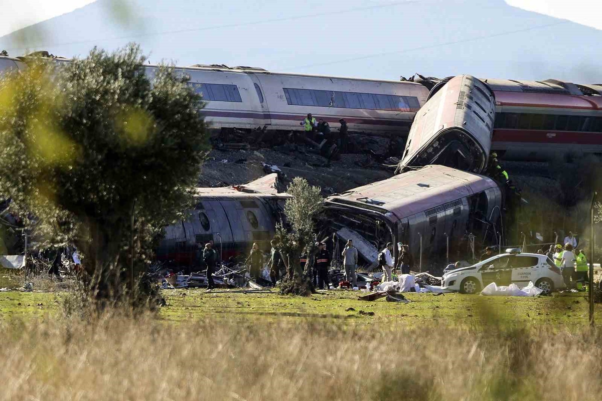 İspanya'da iki yüksek hızlı tren Toledo'da çarpıştı, en az 10 kişi öldü