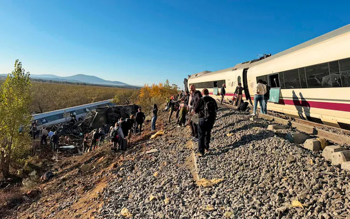 İspanya'nın Toledo bölgesinde iki yüksek hızlı tren çarpıştı, en az 30 kişi öldü
