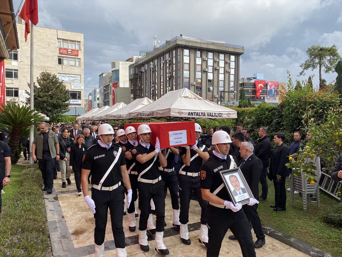 Kalp krizi kurbanı Muratpaşa Kaymakamı Kara için Antalya Valiliğinde tören düzenlendi