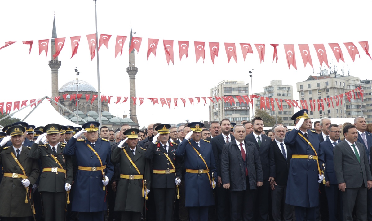 Kayseri ve çevre illerde Cumhuriyet'in 103. yılı dolayısıyla çelenk sunma töreni yapıldı