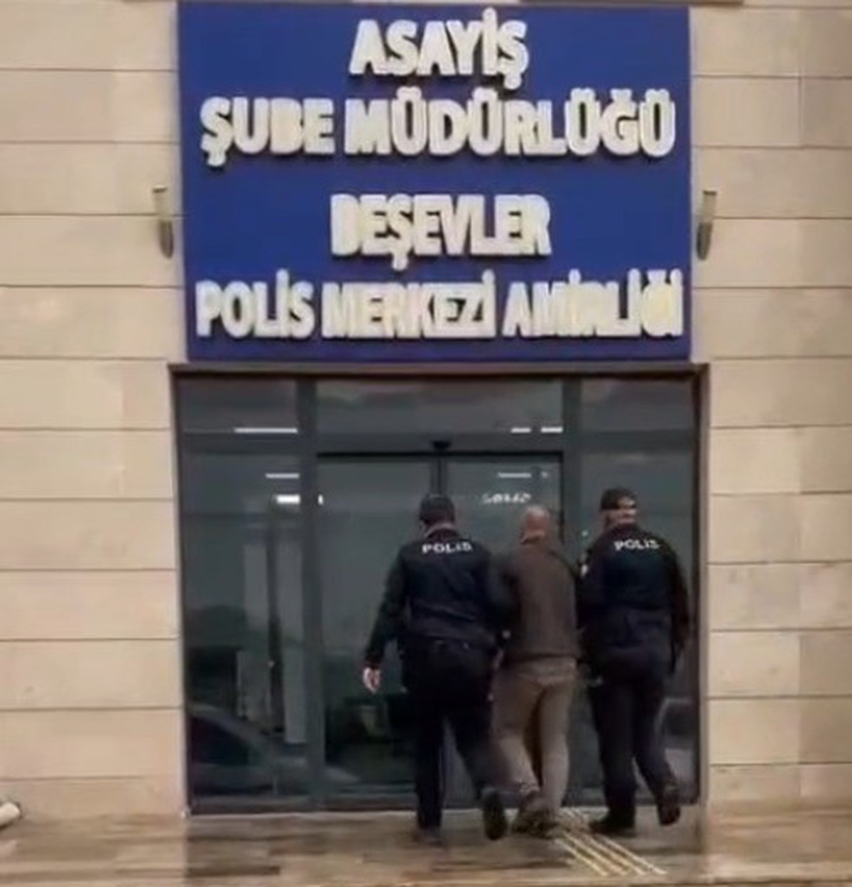 Kilis polisi, 9 yıldır firari olan 37 yıl hapis cezalı şahsı Tekye'de yakaladı