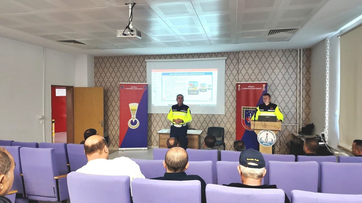 Kütahya'da okul servislerine yönelik denetim ve bilgilendirme çalışmaları sürüyor